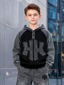 Boys' 2 Pieces Set Autumn/Winter Hooded Sweatshirt With Raw Edge Letter Patch And Half-Button Front, Matching Distressed Cuffed Sweatpants, American Retro Cool Style - Black - View 5