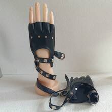1 par de guantes góticos oscuros de media dedo para mujer, guantes de media dedo con remaches para disfraz de actuación, baile, actuación punk, discoteca, pole dance, cuero PU, baile callejero, guantes de motocicleta - Multicolor - Ver 6