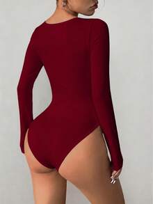 imisic Gaun Bodycon Seksi Lengan Panjang Berkerah V dengan Detail Kerut. Garis lehernya didesain dalam bentuk V yang dalam. Ini adalah gaya dasar yang pas di badan, cocok untuk dipakai di luar ruangan, dan juga memiliki efek melangsingkan. Ini adalah gaun lengan panjang berkerah V yang ketat, cocok untuk olahraga, penggunaan di rumah, dan aktivitas sehari-hari. - Burgundy - View 3