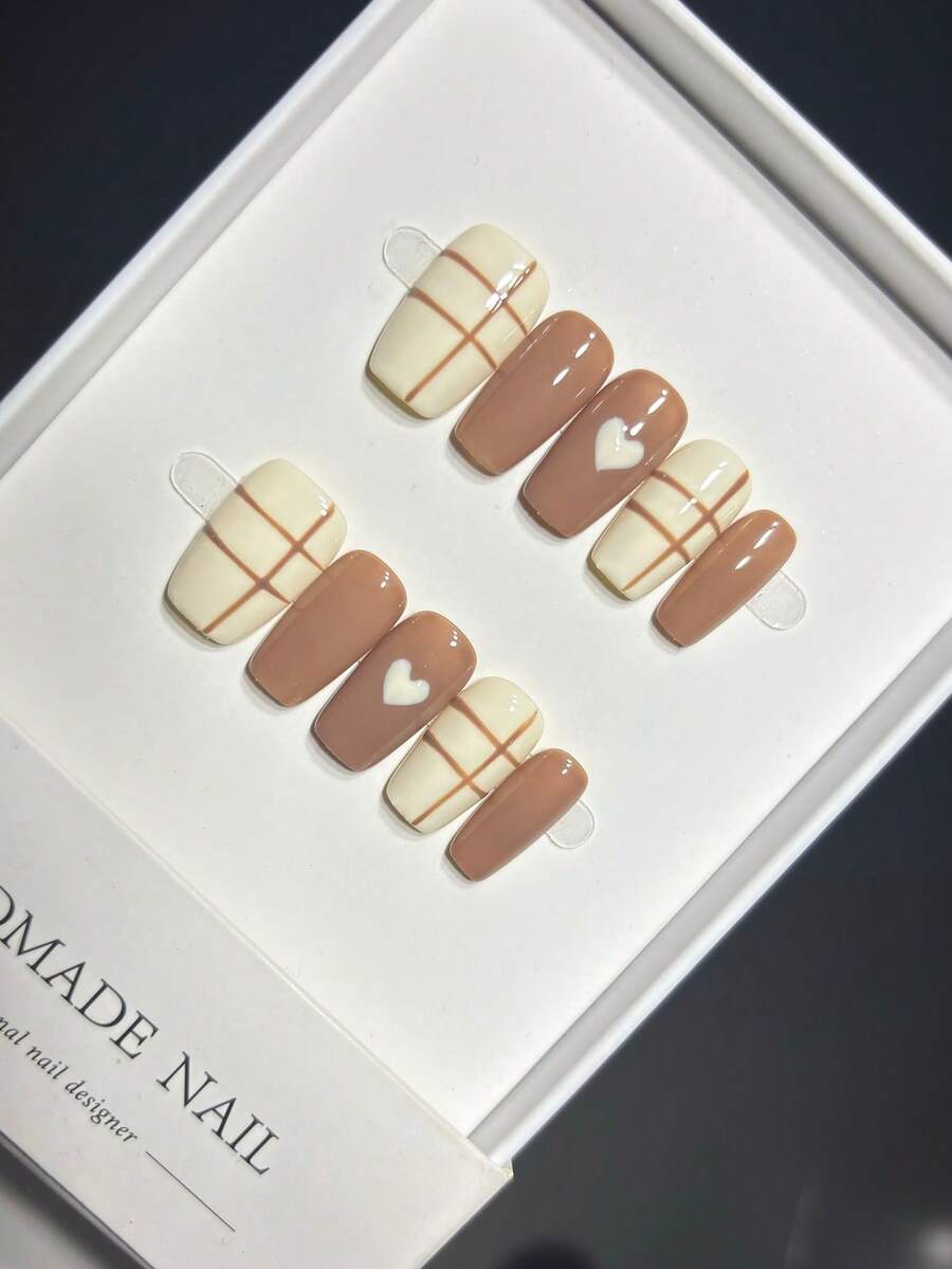 fall-autumn-nails-milk-coffee-color-handmade-line-heart-design-short