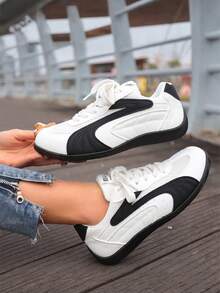 Zapatillas deportivo‑casuales unisex para pareja, malla transpirable, cierre por cordones, suela antideslizante.Diseño retro versátil en tonos blanco‑negro y negro‑blanco.Adecuadas para - Blanco - Ver 2