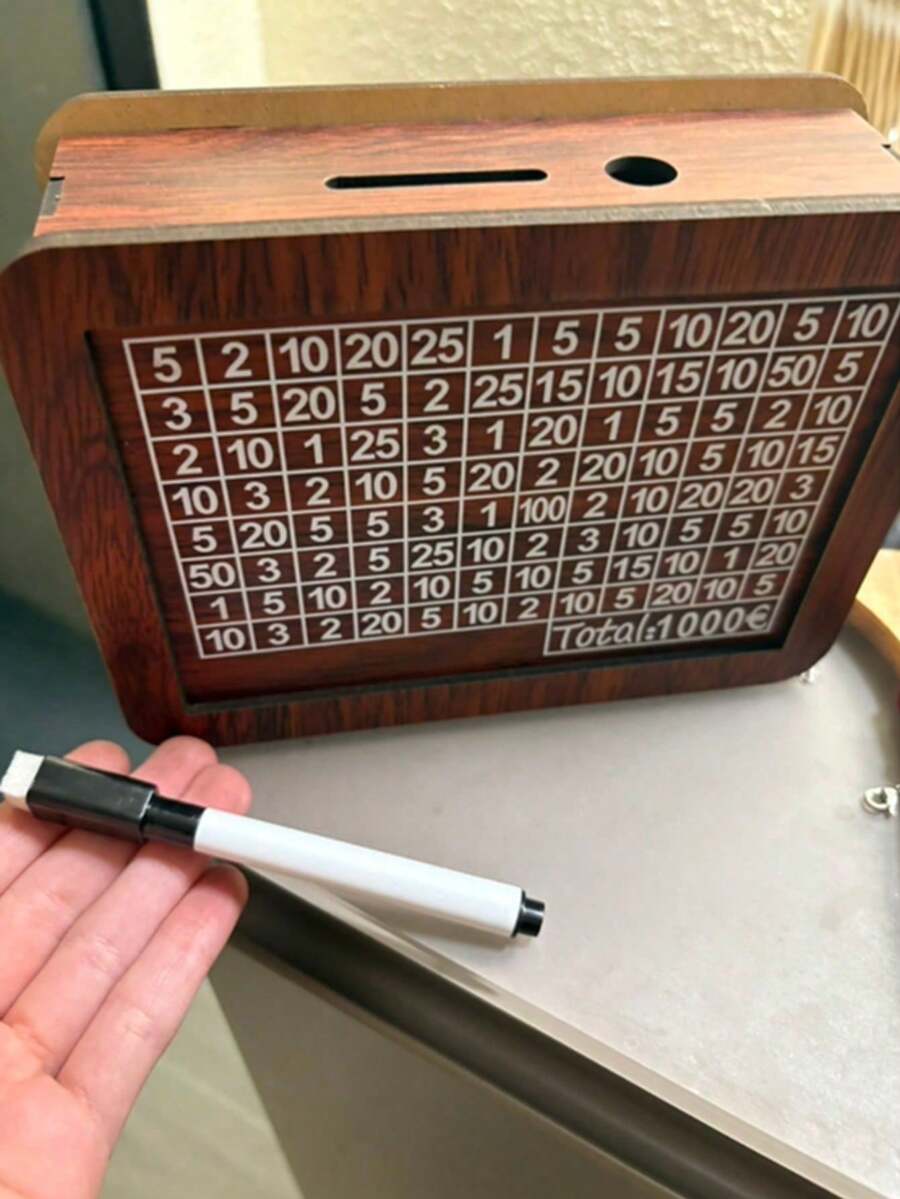 2pcs Money Box Set (1 Money Box + 1 Marker Pen) 1000/3000/10000 Euro Savings Box, 3 Sizes Available, Wooden Reusable Money Vault, Kids Challenge Savings Box, High-Quality Wooden With Number Counter, Can Store Coins And Banknotes, Perfect Gift For Friends And Family, Suitable For Thanksgiving And All Occasions