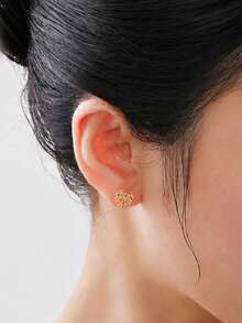 1Pair Vintage Style Copper‑Alloy Gold Hollow Filigree Heart Stud Earrings For Women Daily Dating Party Wear - Multicolor - View 5