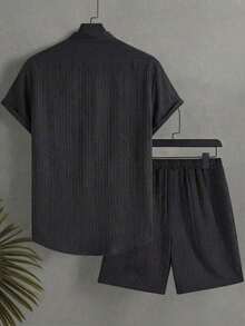 Conjunto Casual para Hombre, Camisa de Manga Corta de Cuello Mao con Textura Rayada + Shorts con Cordón, Traje Ligero Transpirable, Ropa Veraniega Cómoda para Salidas y Uso Diario - Negro - Ver 4