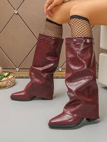 Höst/vinter vinröda slouchboots med spännedekor, byxben-boots, rynkade boots, knähöga boots med chunky klack, spetsig tå och högt skaft - Bourgogne - Visa 2