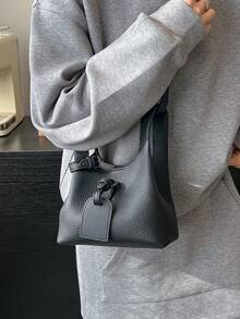 小眾設計休閒百搭極簡時尚 PU 紋理單肩斜挎手提包 母女款水桶籃形女款小包 高品質復古斜挎包 - 黑色 - 查看 5
