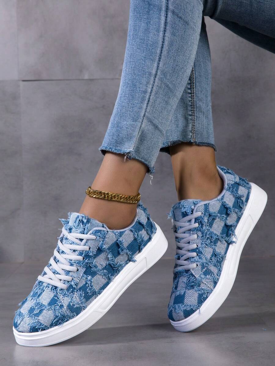 Women's Fashion Skate Shoes, Lace-Up Comfortable Street Style Sneakers, Suitable For All Seasons Outdoor Exercise Activities - White and Blue - View 1