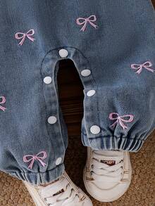 Baby Girl Soft & Cute 3-Piece Set, Pink Ribbed Ruffle Flutter Sleeve Long Sleeve Inner Top + Embroidered Bow Light Wash Denim Overall Pants + Pink Bow Headband, Sweet Spring/Autumn Outfit For Infants And Toddlers - Pink - View 8