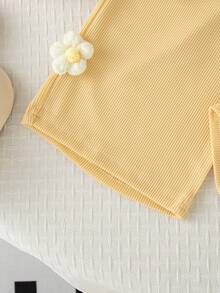 Autumn/Winter Baby Girl Cute Stylish Cream 3D Floral Long Sleeve Set & Plaid Patchwork 2 In 1 Top With Drapey Ribbed Flare Pants Casual Outfit - Yellow - View 4