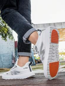 1 Pair Men's Lightweight Breathable Shock-Absorbing Wide Toe Box Casual Sports Shoes, Anti-Slip Wide Fit - White - View 2