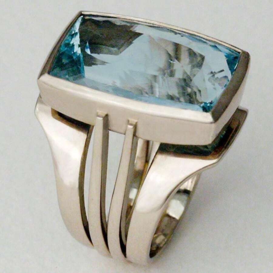 Gmzalx Minimalist Wide Band Women's Ring, Rectangular Aquamarine Synthetic Zirconia Inlaid, 3D Vertical Textured Hollow Ring, Suitable For Daily Commute, Business And Banquet - Two-color - View 1