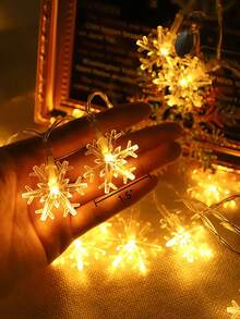 1pc 8 Light Modes USB Powered Christmas Snowflake String Lights, Holiday Party Decoration, Indoor Room Wall/Window Decor Snowflake Lights, Home Decor, Christmas Decoration Lights, Christmas Tree Decoration Lights - White - View 4
