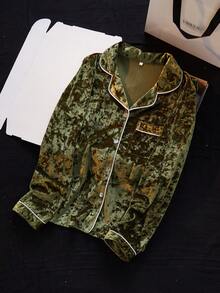 Women's Solid Color Velvet Trim Front Patch Pocket Long Sleeve Pants Pajama Set, Loungewear Set, Autumn/Winter - Green - View 3