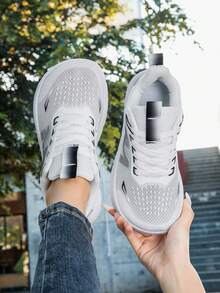1 Pair Women's Lightweight Non-Slip Breathable Wide Toe Box Shock Absorbing Casual Sports Shoes - White - View 2