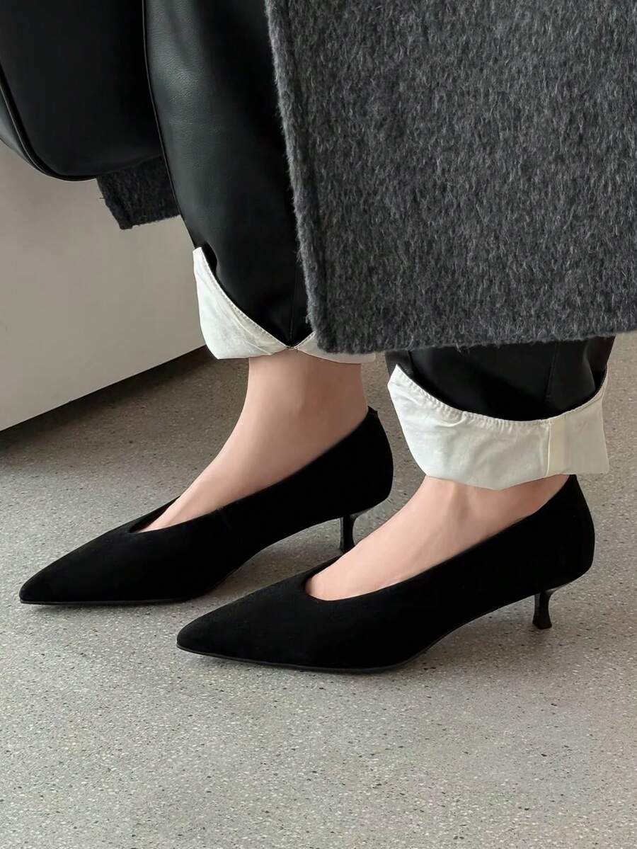 2026 New Plus Size Women's Pointed Toe V-Neck Thin Low Heel Slip-On Elegant Low Vamp Pumps - Black - View 1
