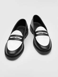 Men's Portable Handmade Loafers With Tassel Decor, Solid Color Round Toe Low-Top Slip-On Fashion Shoes, Daily Wear, Beige Ultra-Fine Fiber Suede Loafers - Black and White - View 6