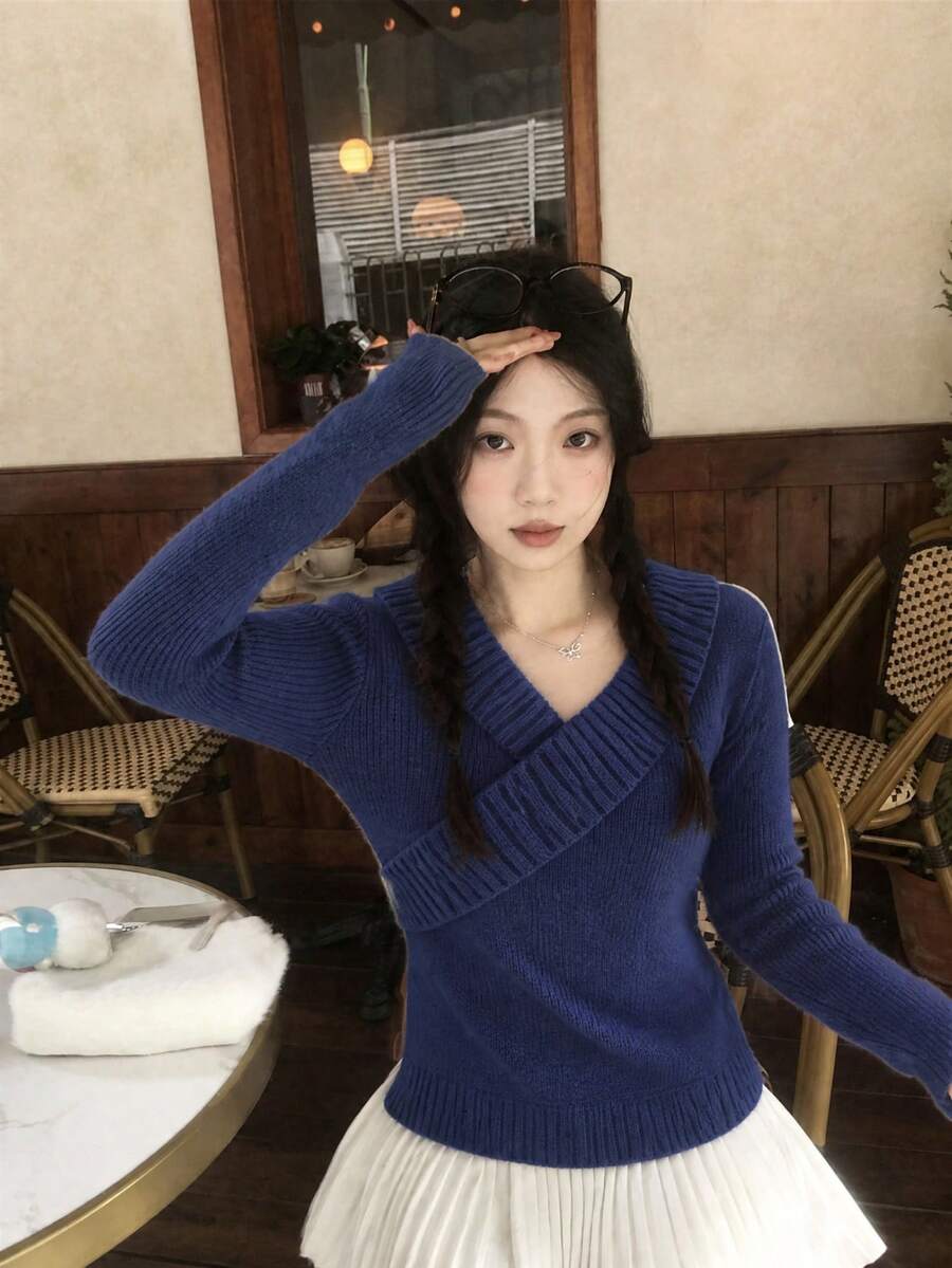Y2K American Vintage Women's V-Neck Knit Pullover - Navy Blue - View 1