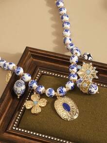 Ins Luxury Vintage Palace Style Versatile Personalized Blue And White Porcelain Color Pendant Necklace - Multicolor - View 2