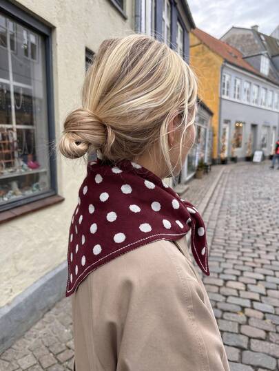 Vintage Polka Dot Triangle Headscarf For Women, Knitted Fabric Hair Accessory, Minimalist Contrast Color Polka Dot Print, Hemmed Edge Craftsmanship, Soft Skin-Friendly And Breathable, Multi-Purpose Accessory For Headscarf, Neck Scarf, Hairband, Suitable For Daily Outings, Street Style, Vacation Photos, Versatile For Various Outfit Styles, Enhances Overall Look Layering, Wearable All Seasons