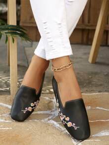 1 Pair Women's Floral Embroidery Loafers, Square Toe Slip‑On Casual Flat Shoes - Black - View 7