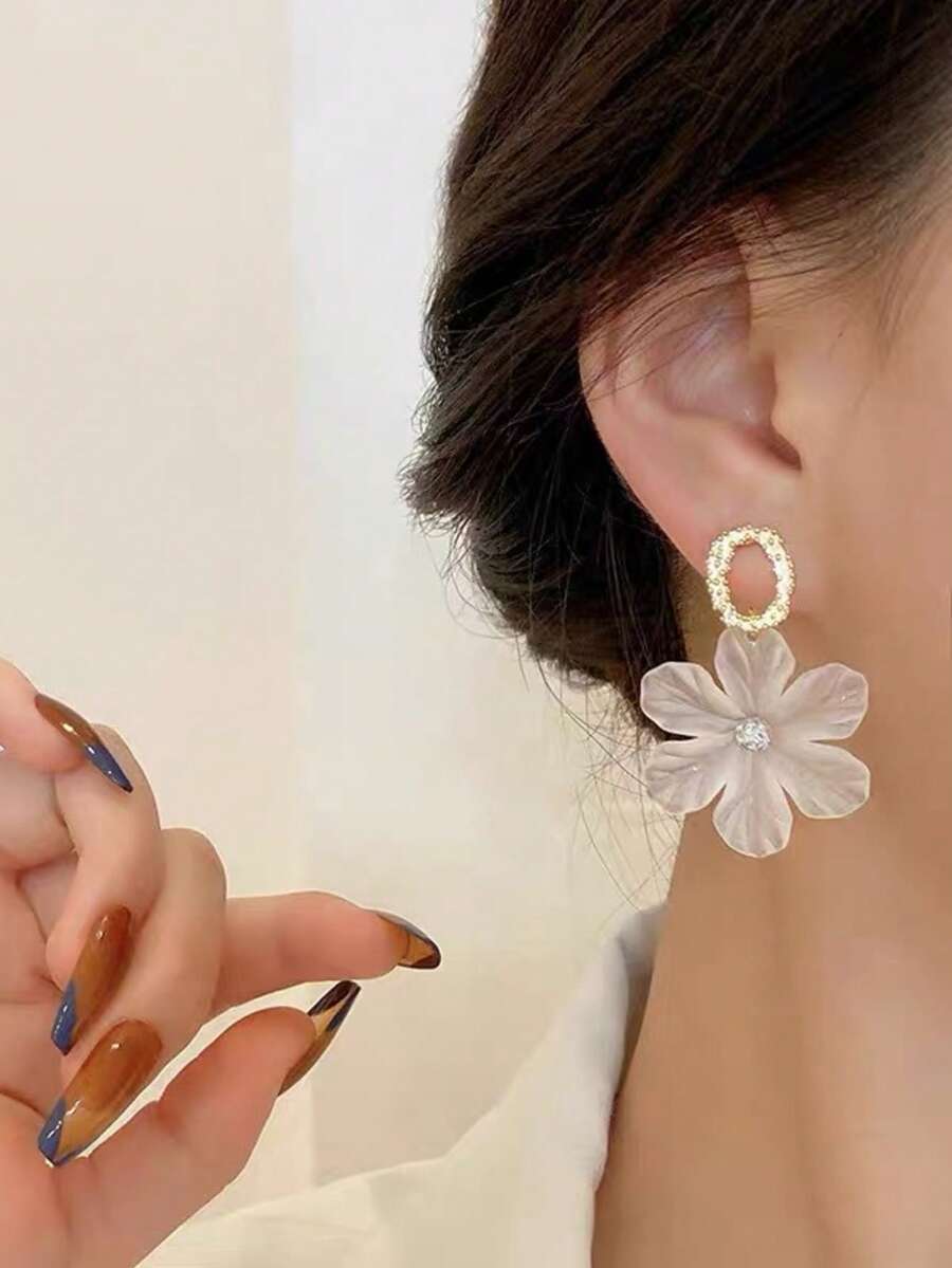 1 Pair Minimalist Versatile Flower Stud Earrings, Ins Style Forest Petal Earrings, Fresh Versatile Women's Jewelry - White - View 1