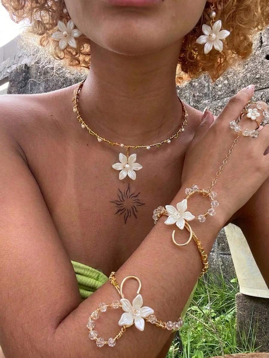 1pc Fashion Elegant Elegant Wrap Arm Bracelet Connected Ring, Versatile Flower Niche Open Arm Cuff, Gift Choice - Gold - View 1