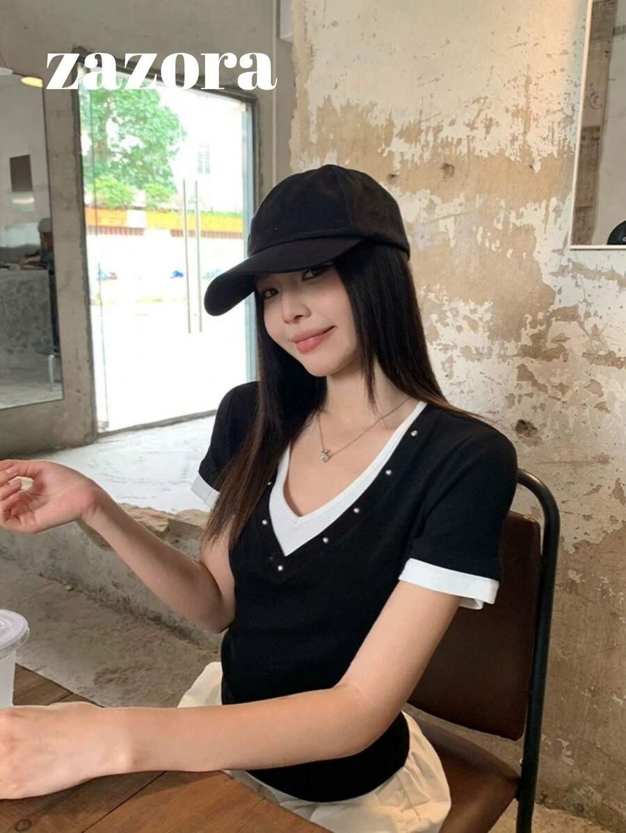 Kaos Lengan Pendek 2 in 1 Leher V Hitam untuk Wanita, Gaya Korea Musim Panas, Potongan Ramping, Atasan Pendek yang Menawan - Hitam dan putih - View 1