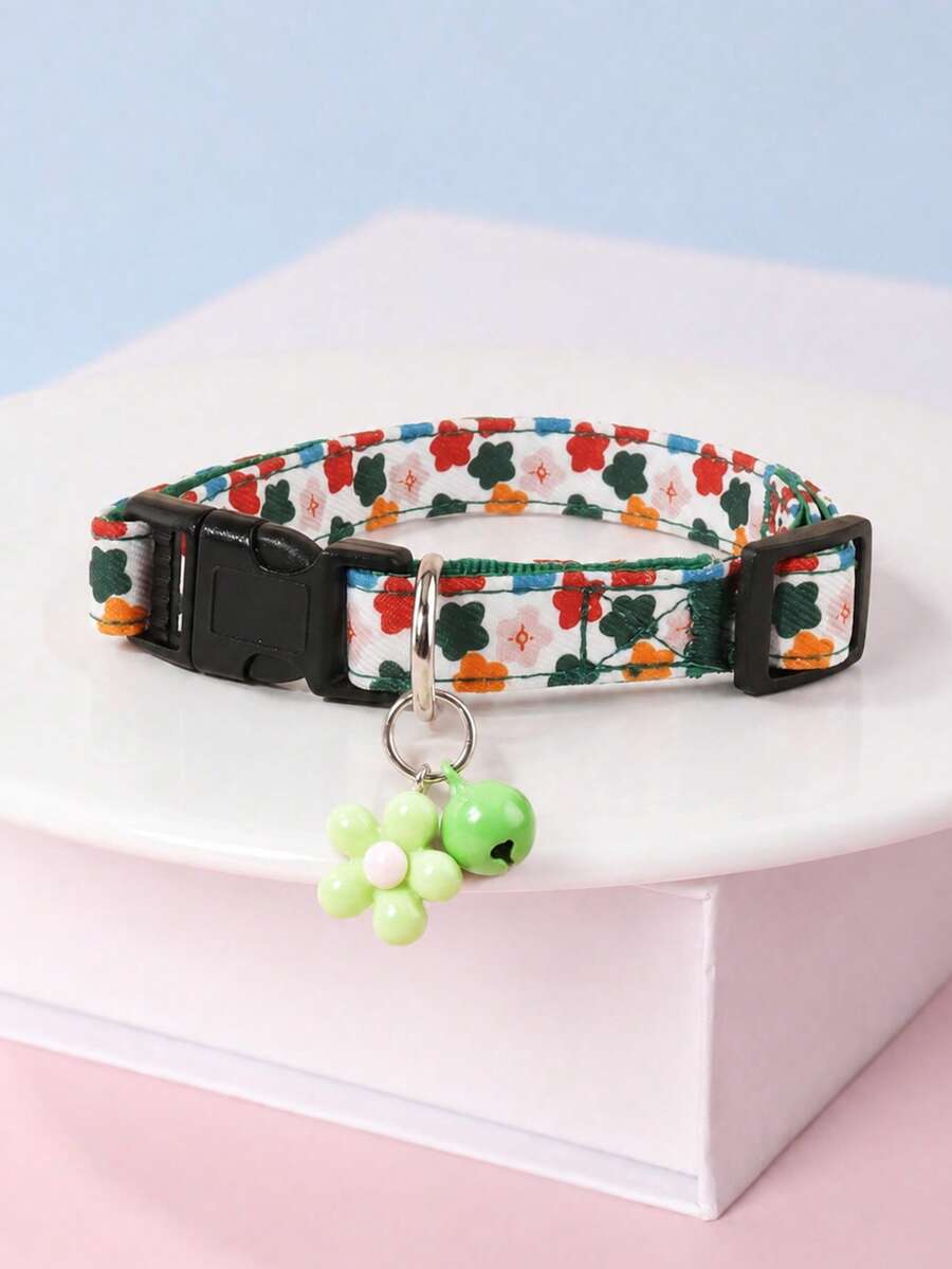 彩色花卉寵物項圈，附綠色鈴鐺與花朵吊飾，適合貓狗，Happy Little Dog 寵物配件，適用小型至中型貓狗，四季可穿戴，適合室內或戶外玩耍