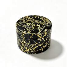 1 Buah Penggiling Logam Motif Jaring Laba-laba Emas dengan Alas Hitam Baru, Struktur 4 Lapisan 50MM dengan Ruang Penyimpanan Saringan Jala, Penggiling Herbal Cetak Timbul Gaya Gotik, Penggiling Tembakau, Aksesoris Merokok - View 10