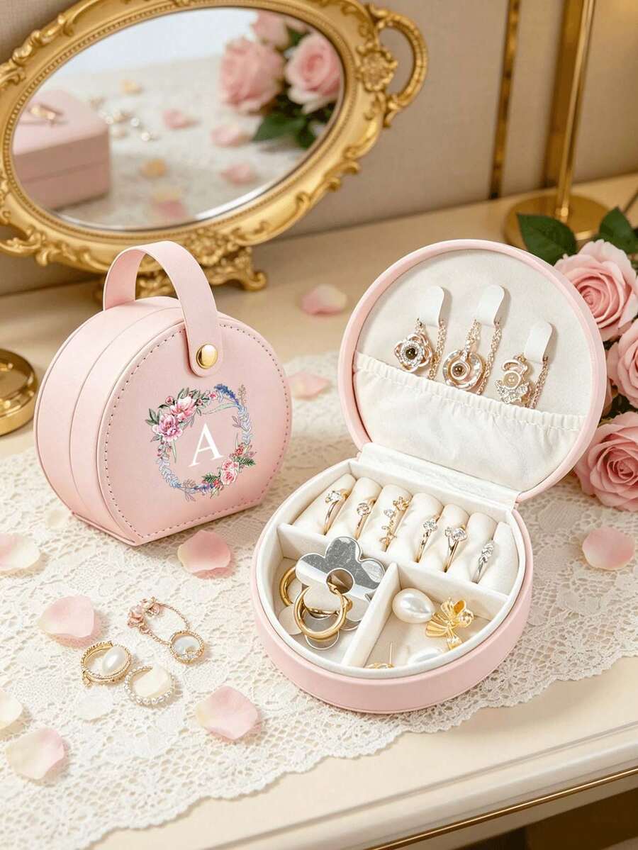 1pc/10pcsA‑Z Pink Romantic Floral Wreath Letter Jewelry Box, Semi‑Circular, Snap‑Button Carry Handle, Divided Inner Lining, Portable Personalized Case With Pink Wreath & White Letters, All‑Season Style, Great Gift For Girlfriends And Bridesmaids