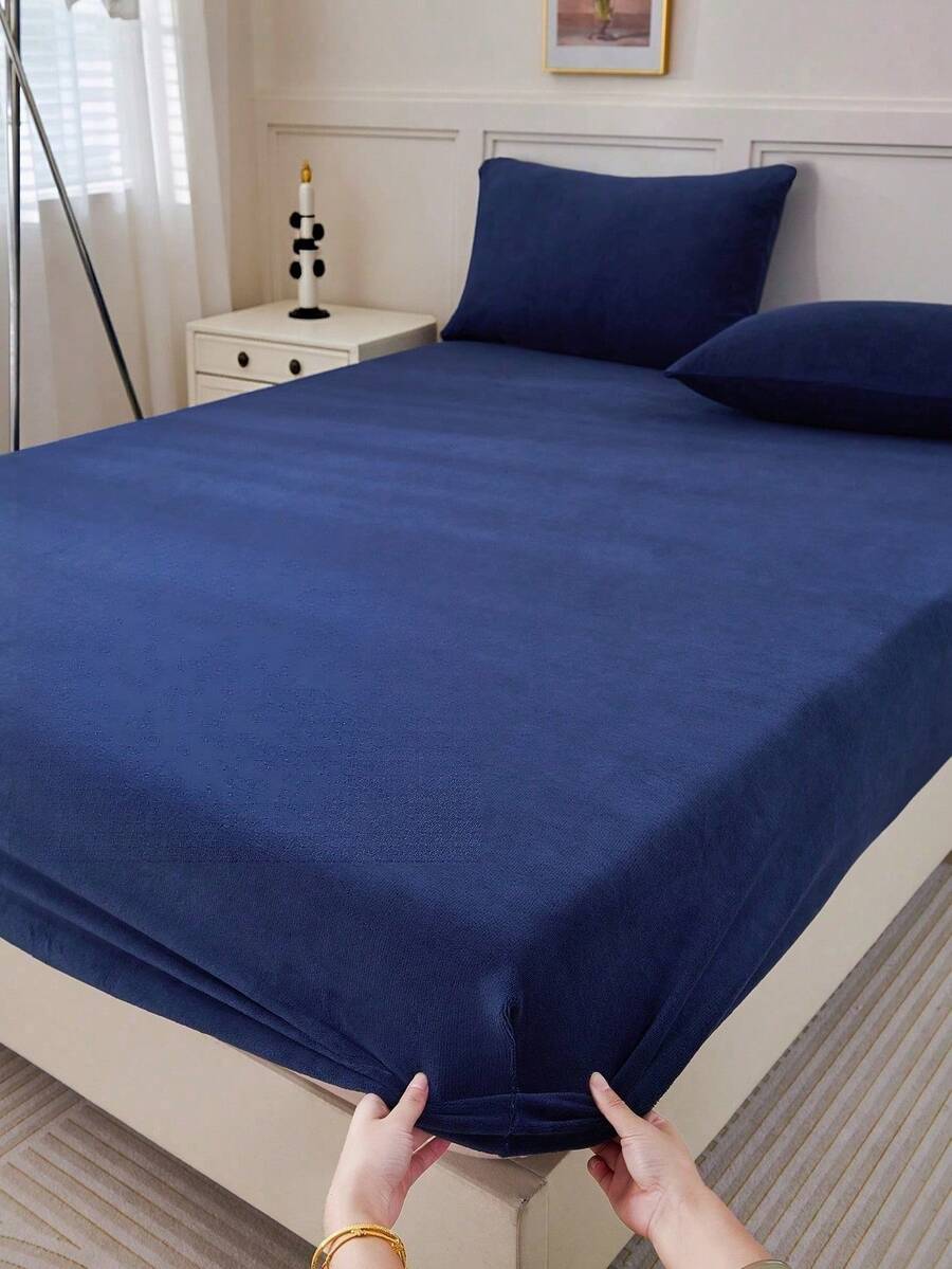 1pc Navy Blue Velvet Fitted Sheet, Warm And Soft, Solid Color Plush, Available Sizes: Extra Large, Large, Standard Double, Twin. Luxurious Ultra-Soft Comfortable Base Fabric, 11.8 Inch Deep Pocket Design, Suitable For Autumn, Winter And Spring. Pillowcase Not Included, Suitable For Dormitory Or Back To School Season. - Royal Blue - View 1