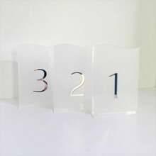 Números de mesa para boda, letreros de mesa únicos con arco inclinado, números de mesa elegantes y modernos en color plata, letreros de boda, decoración de boda - Mate + número - Ver 2