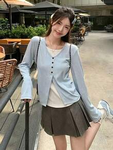 韓式時尚淺藍色女款 2 合 1 長袖 T 恤，鈕扣設計不對稱修身打底上衣 - 淺藍色 - 查看 1