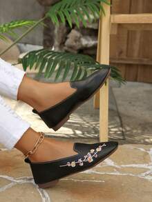 1 Pair Women's Floral Embroidery Loafers, Square Toe Slip‑On Casual Flat Shoes - Black - View 3