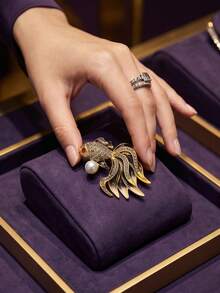 1pc Goldfish Brooch With Rhinestones And Pearls, High-End Luxury Design Lapel Pin, Koi Fish Corsage, Exquisite Suit Accessory - Yellow - View 10