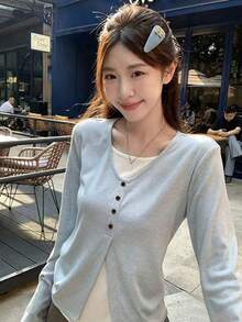 韓式時尚淺藍色女款 2 合 1 長袖 T 恤，鈕扣設計不對稱修身打底上衣 - 淺藍色 - 查看 4