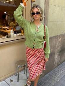 Cardigan Rajut Hijau Wanita, Kancing Warna-warni, Lengan Panjang, Kerah Bulat, Potongan Reguler, Cocok untuk Musim Semi dan Musim Gugur - Hijau - View 4