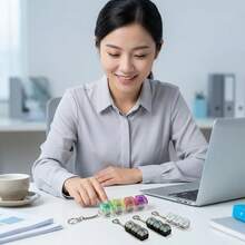 1 buah Gantungan Kunci Keyboard ABS 4 Tombol untuk Meredakan Stres - Mainan Ujung Jari, Liontin Tutup Tombol Keyboard untuk Meredakan Stres, Efektif Meredakan Stres, Gantungan Kunci Ransel Mainan Pereda Stres, Pilihan Sempurna untuk Hadiah Pesta, Hadiah, dan Hadiah untuk Teman. - MultiWarna - View 5