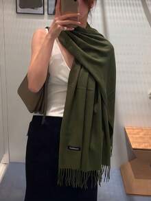 1件女款經典極簡風羊絨圍巾，日常頸巾，百搭蝴蝶結配飾，適合女性日常與通勤造型 - 軍綠色 - 查看 2