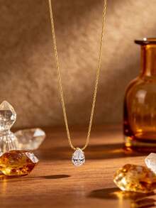 Minimalist Water Drop Zirconia Pendant Collarbone Necklace, Luxury High-End Stainless Steel Neck Chain For Women, Gold And Silver Dual Color Options, Exquisite Transparent Pear-Shaped Rhinestone Design, Small Versatile Daily Accessory, Gentle Elegant Jewelry - Necklace - View 7