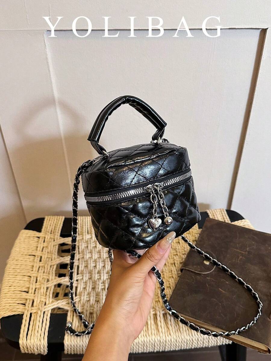 黑色絎縫鏈條小方包迷你手提化妝包百搭斜挎包愛心吊飾通勤手提包