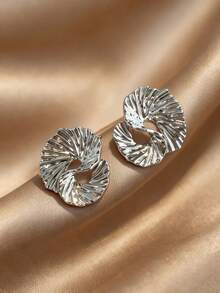 1 Pair Silver Minimalist Exquisite Fashionable Luxury Personalized Versatile Asymmetrical Unique Pleated Earrings Studs Suitable For Women's Daily Holiday Commute Wear - Silver - View 1