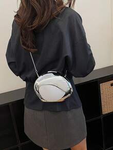 Dedoo 女款橢圓形金屬感晚宴手拿包，純色亮面質感，按扣開合，未來感時尚風格，適合女性派對、宴會、雞尾酒會，四季皆宜 - 銀色 - 查看 2