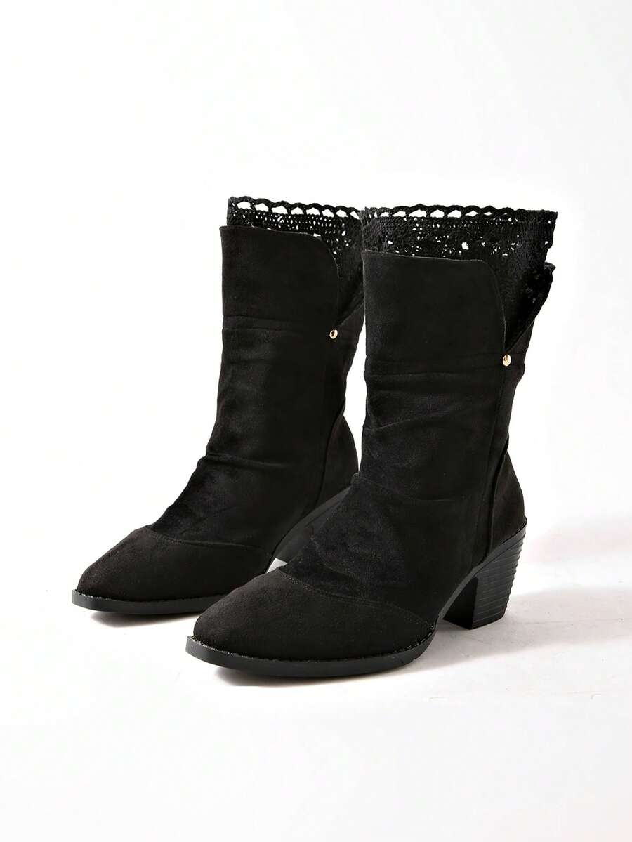 Sepatu Bot Ankle Setengah Betis Wanita Ukuran Plus dengan Hiasan Renda dan Lipatan, Sepatu Bot Slip-On Hak Tebal Ujung Bulat, Sepatu Hak Tinggi Vintage Serbaguna Cocok untuk Pemakaian Sehari-hari - Hitam - View 1