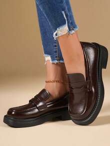 Sepatu Loafer Kulit Mengkilap Gaya Inggris untuk Wanita, Sol Tebal, Sepatu Kulit Slip-On Ujung Bulat yang Menambah Tinggi Badan, Sepatu Komuter Retro Serbaguna - Coklat - View 3