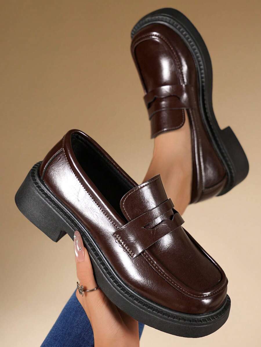Sepatu Loafer Kulit Mengkilap Gaya Inggris untuk Wanita, Sol Tebal, Sepatu Kulit Slip-On Ujung Bulat yang Menambah Tinggi Badan, Sepatu Komuter Retro Serbaguna - Coklat - View 1