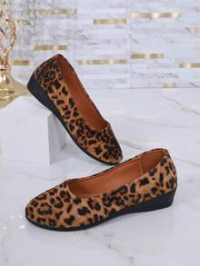 Women's Lightweight Suede Vintage Leopard Print Round Toe Low Vamp Slip-On Wedge Heel Pumps - Brown - View 5