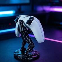 2D Flat Printed Black Knight Style Multi-Platform Controller Stand Acrylic Display | Suitable For // Series X|S/One And Switch Pro Controllers | Stable Support, Scratch-Resistant Design | Desktop Gaming Decor, Creative Gamer Gift - Black Knight-themed Multi-platform Controller Stand - View 1