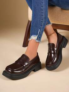 Sepatu Loafer Kulit Mengkilap Gaya Inggris untuk Wanita, Sol Tebal, Sepatu Kulit Slip-On Ujung Bulat yang Menambah Tinggi Badan, Sepatu Komuter Retro Serbaguna - Coklat - View 2