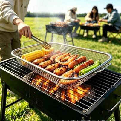 1 pezzo Cestello rettangolare multifunzione per barbecue con manici doppi resistenti al calore, riutilizzabile, facile da pulire, cestello per griglia da campeggio all'aperto, design a rete cava per un riscaldamento uniforme, adatto per carne, frutti di mare, verdure, spiedini, grande capacità per più ingredienti, comodo da maneggiare e non facile da bruciare, compatibile con la maggior parte delle griglie per barbecue, traspirante e non soffocante, strumento essenziale per barbecue per picnic, raduni in giardino, cestello di stoccaggio comodo per barbecue all'aperto
